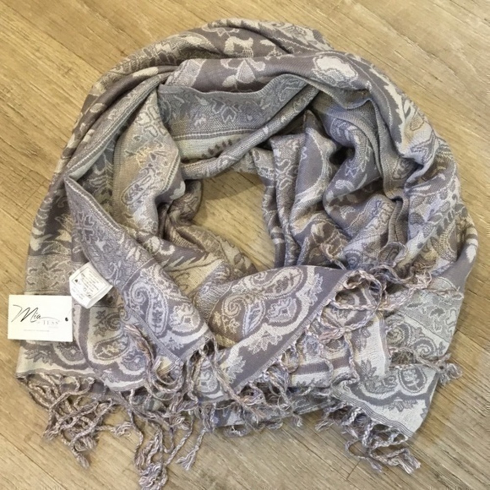 NWT Mia + Tess Grey Paisley Reversible Scarf